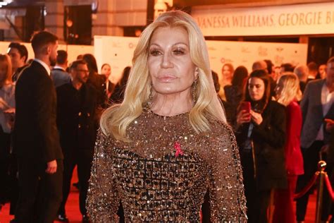 Donatella Versace Fans erkennen die Designerin nicht mehr wieder